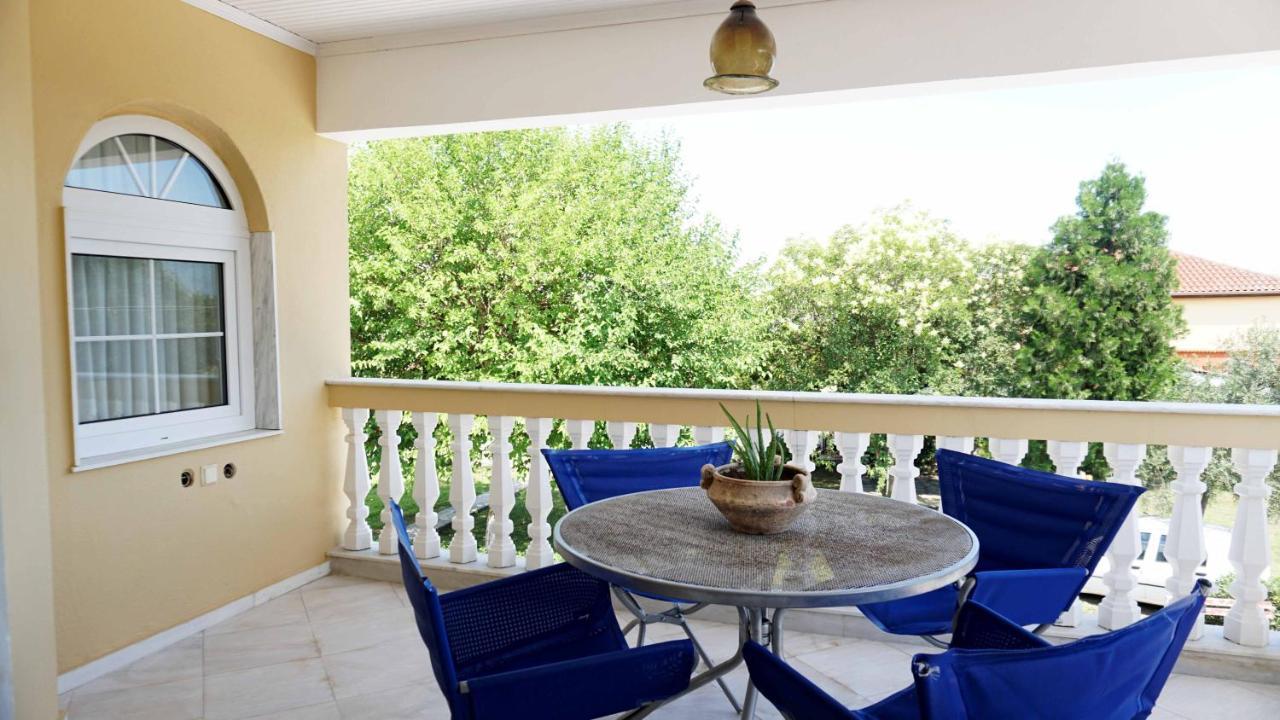 Villa Karras Vrasná Exterior foto